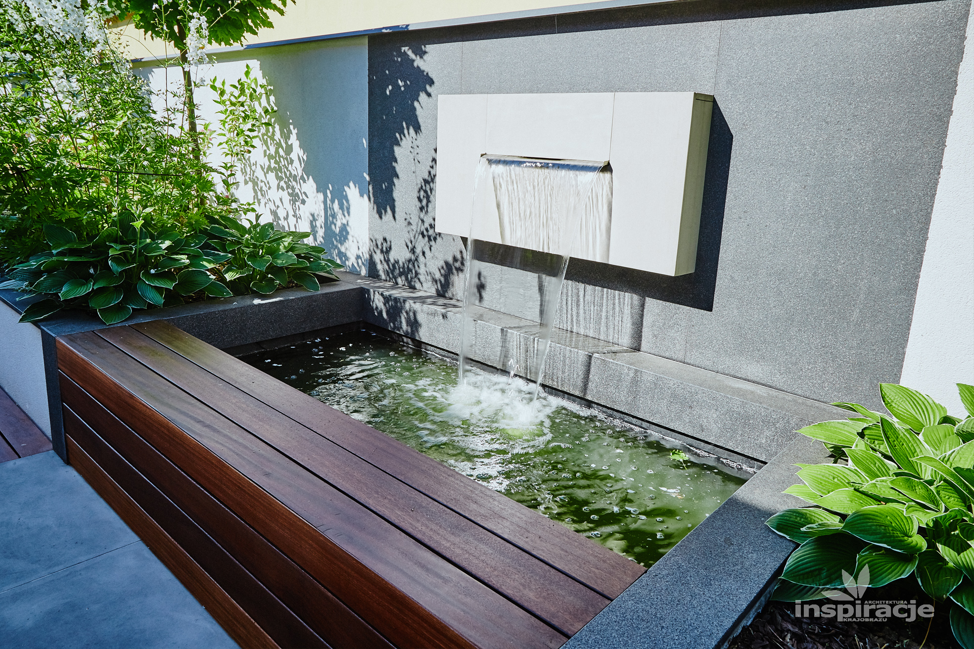 Wodospad element wodny w stylu nowoczesnym ogrodowy 